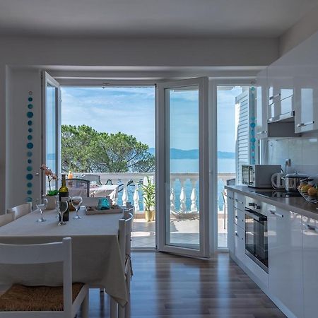 Apartment Bor - On The Beach Malinska Buitenkant foto