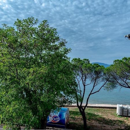 Apartment Bor - On The Beach Malinska Buitenkant foto