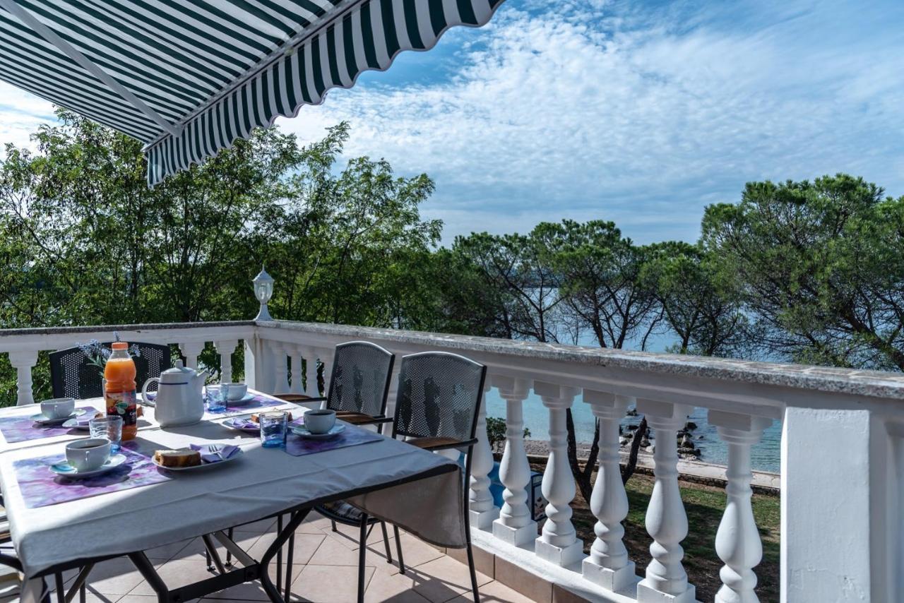 Apartment Bor - On The Beach Malinska Buitenkant foto