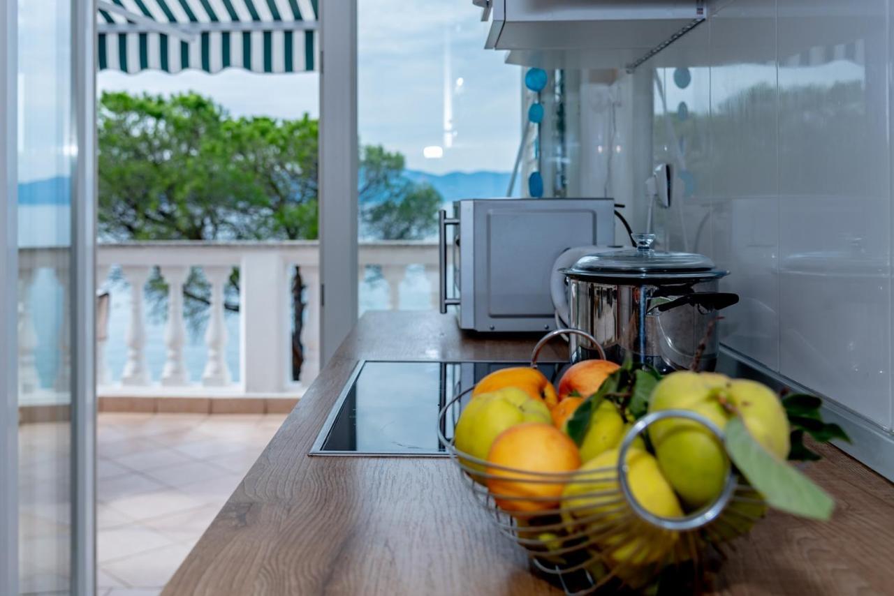 Apartment Bor - On The Beach Malinska Buitenkant foto