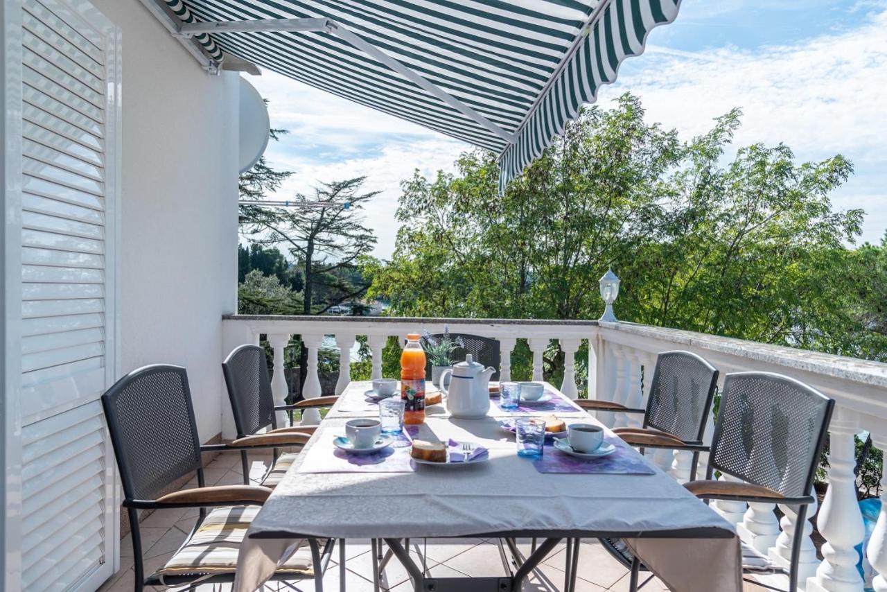 Apartment Bor - On The Beach Malinska Buitenkant foto