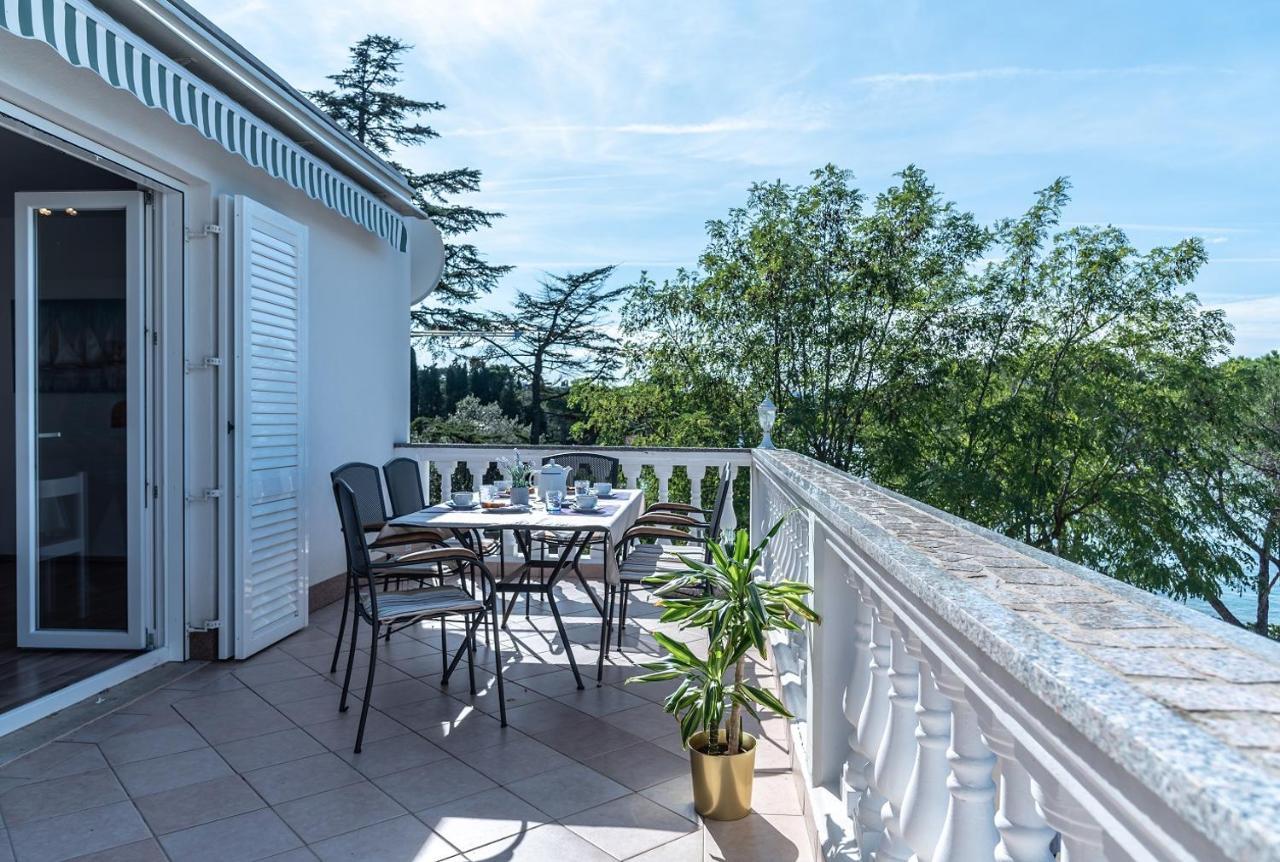 Apartment Bor - On The Beach Malinska Buitenkant foto