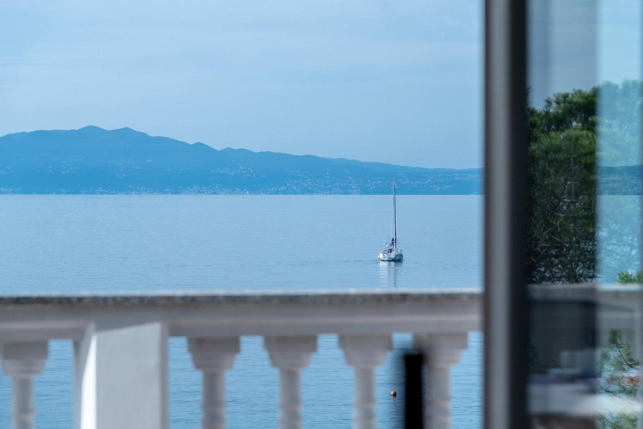 Apartment Bor - On The Beach Malinska Buitenkant foto
