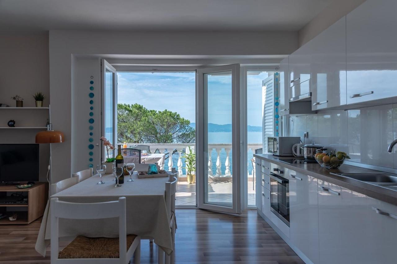 Apartment Bor - On The Beach Malinska Buitenkant foto