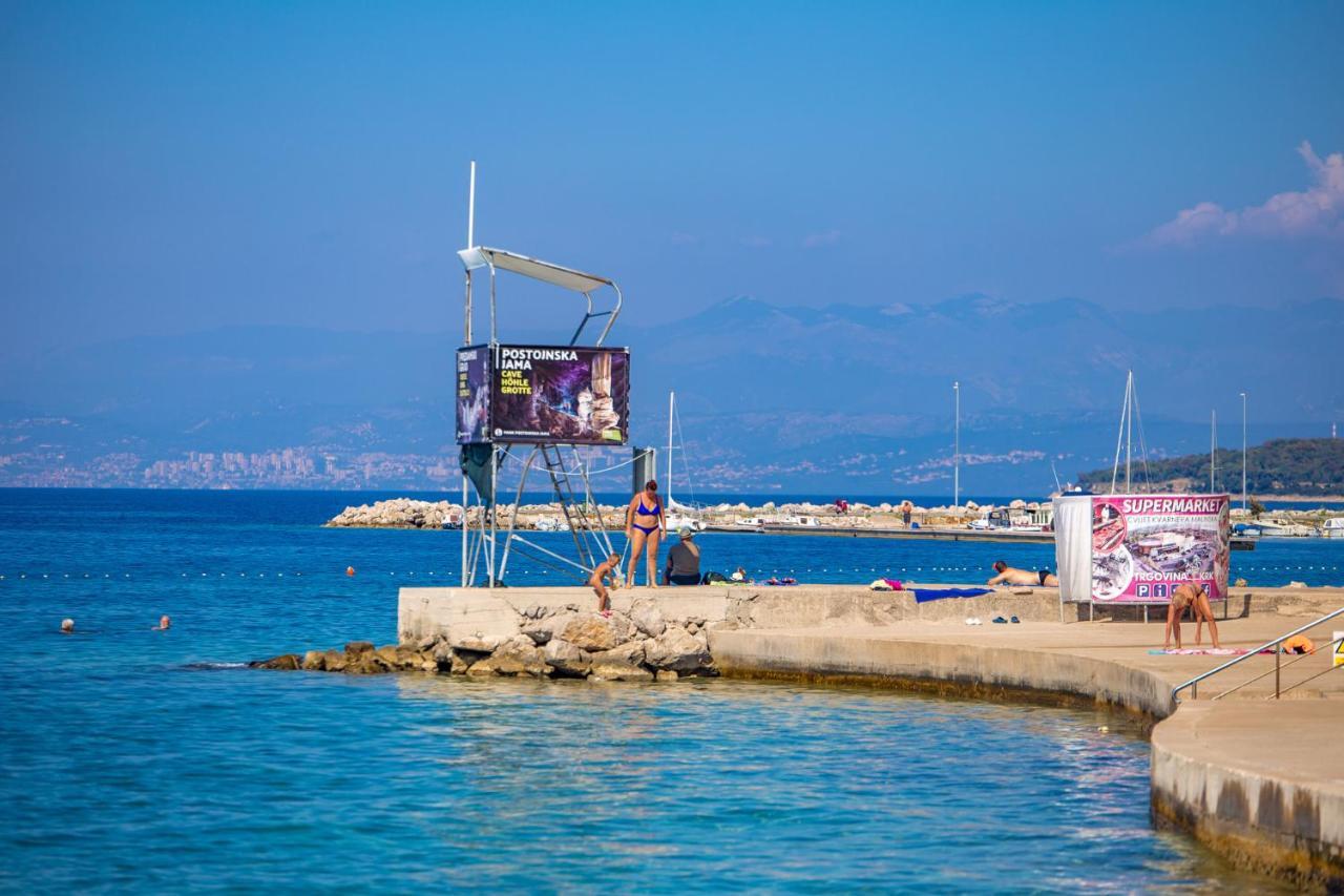 Apartment Bor - On The Beach Malinska Buitenkant foto
