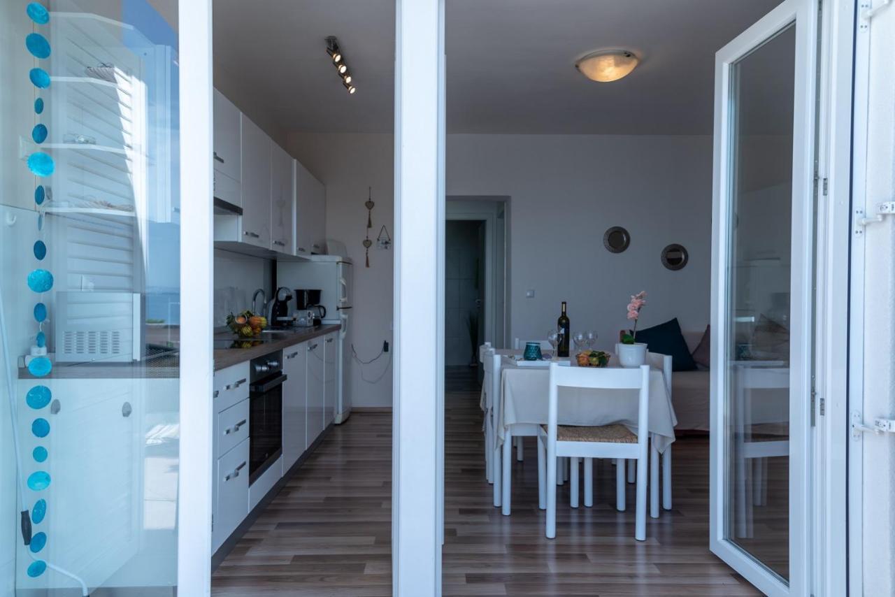 Apartment Bor - On The Beach Malinska Buitenkant foto