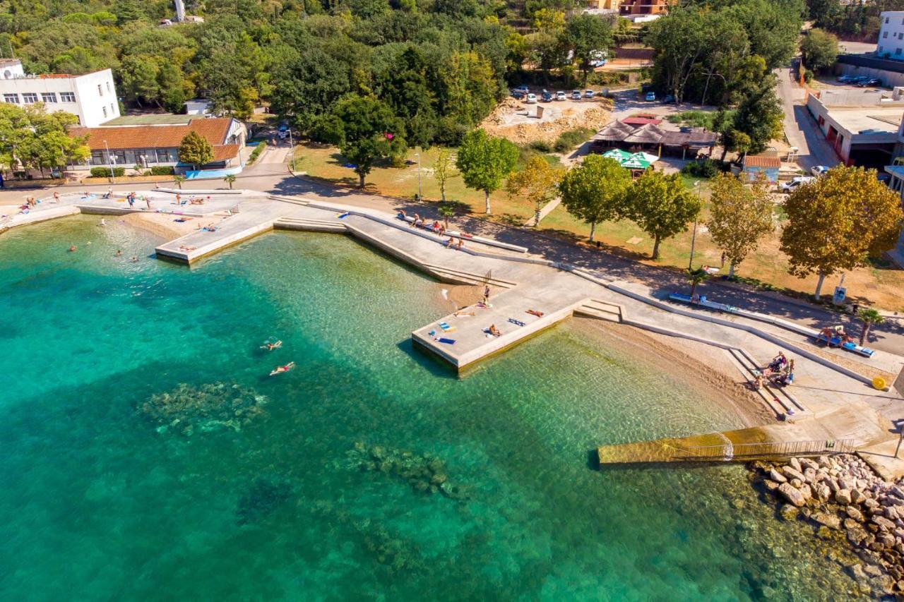 Apartment Bor - On The Beach Malinska Buitenkant foto